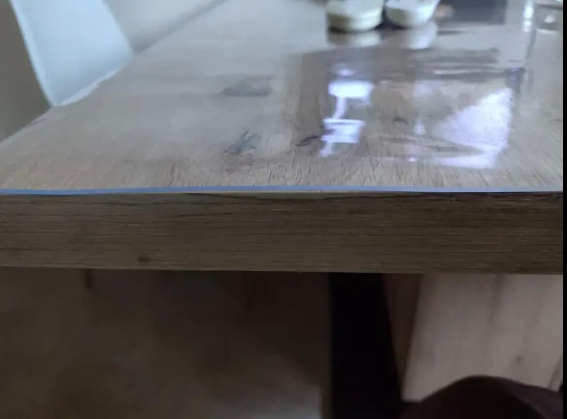 Detalle de la tabla de la tabla: el espesor delgado de la estera termina con alambre de madera
