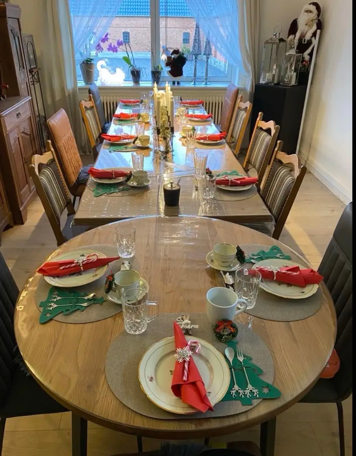 Mesa extensible de roble para Navidad, con tapa protegida por alfombra transparente